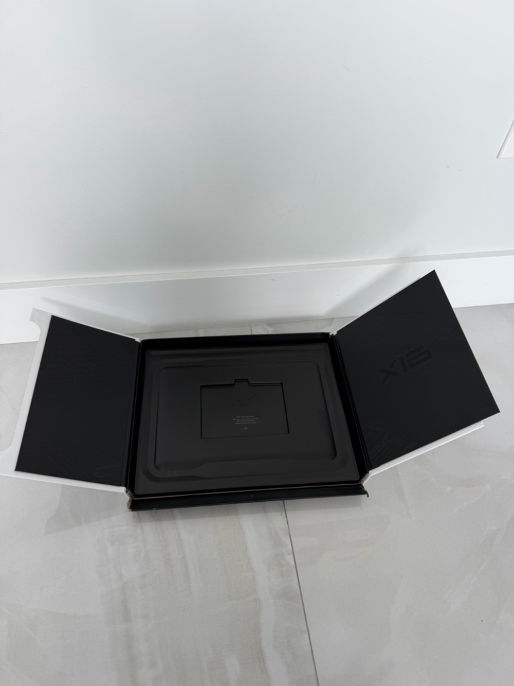 Alienware X16 R2 Empty Gaming Laptop Box - Picture 3 of 12